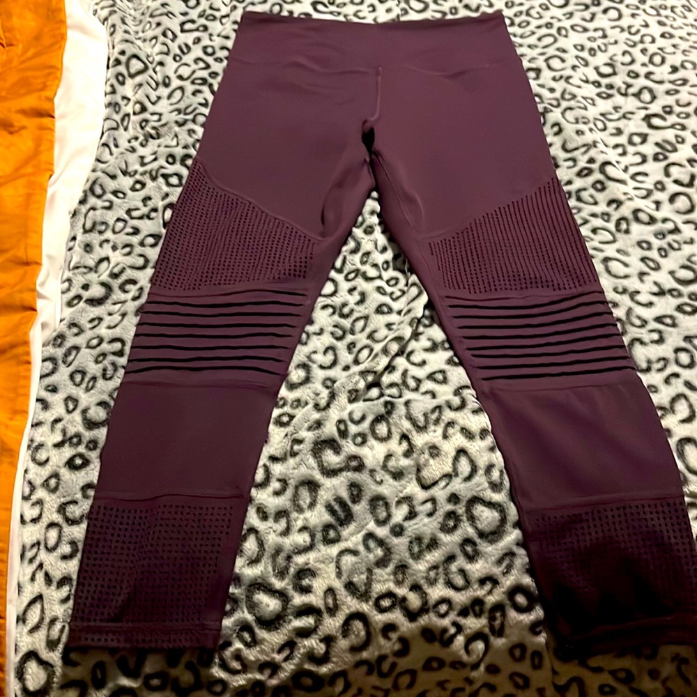 Zyia plum light and tight motto legging